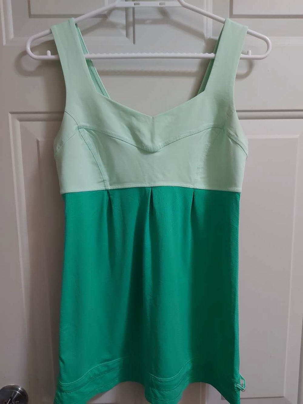 Lululemon mint green tank top